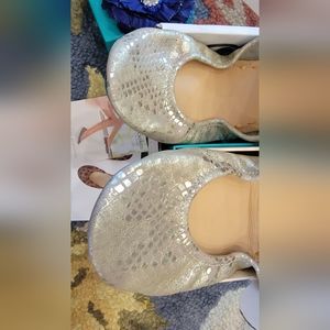 NWT Romantic Blush Tieks size 9